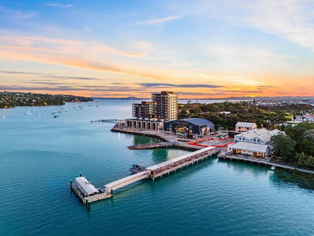 Catalina Bay 2br Work-friendly W Balcony Views Auckland