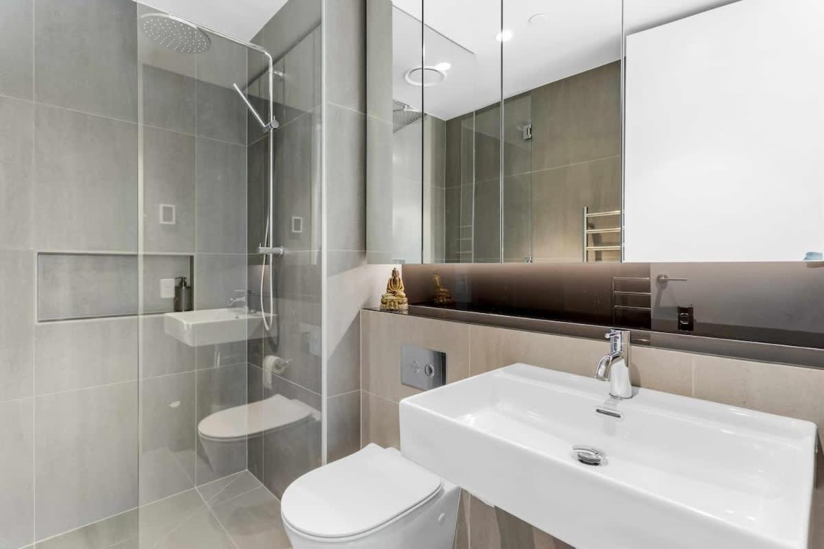 Catalina Bay 2br Work-friendly W Balcony Views Auckland