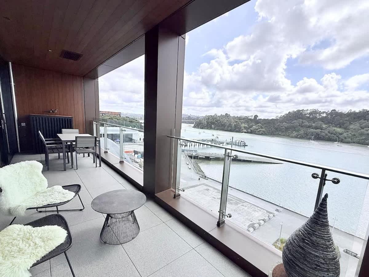 Catalina Bay 2br Work-friendly W Balcony Views Auckland